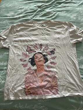 Olivia Rodrigo SOUR tour t-shirt